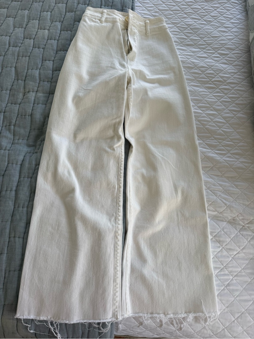 High-Rise Wide-Leg Ankle Jeans in Off-White